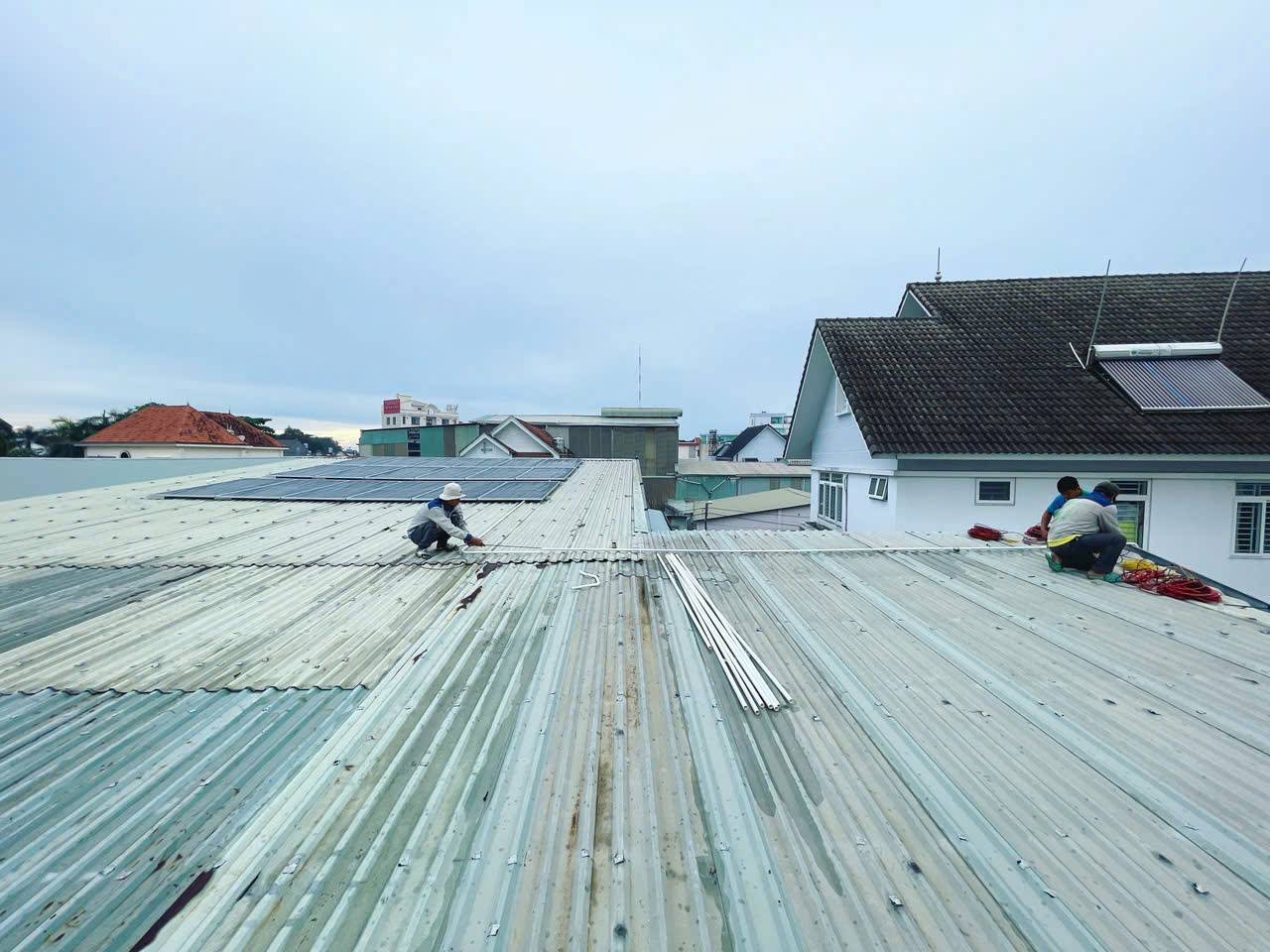 Lợi Ích Vượt Trội Của Điện Mặt Trời Cho Nhà Máy và Xưởng Công Nghiệp tại life techgrow